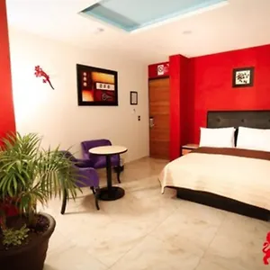 Leones Hotel